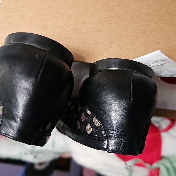 Shoes - Picture 3 of 4